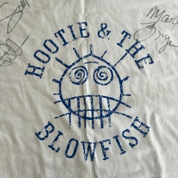 autographed hootie in the blowfish teeshirt - Picture 4 of 5